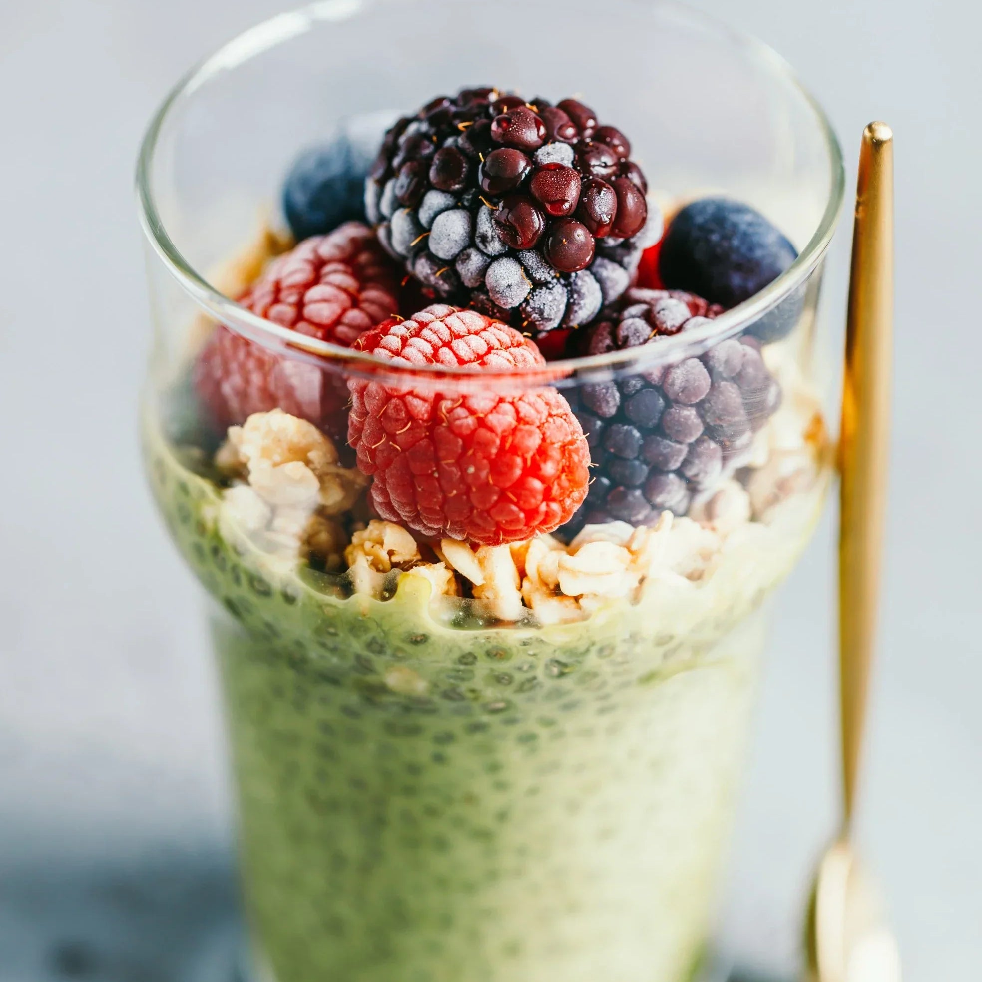 Lazy girl breakfast heaven: matcha overnight oats