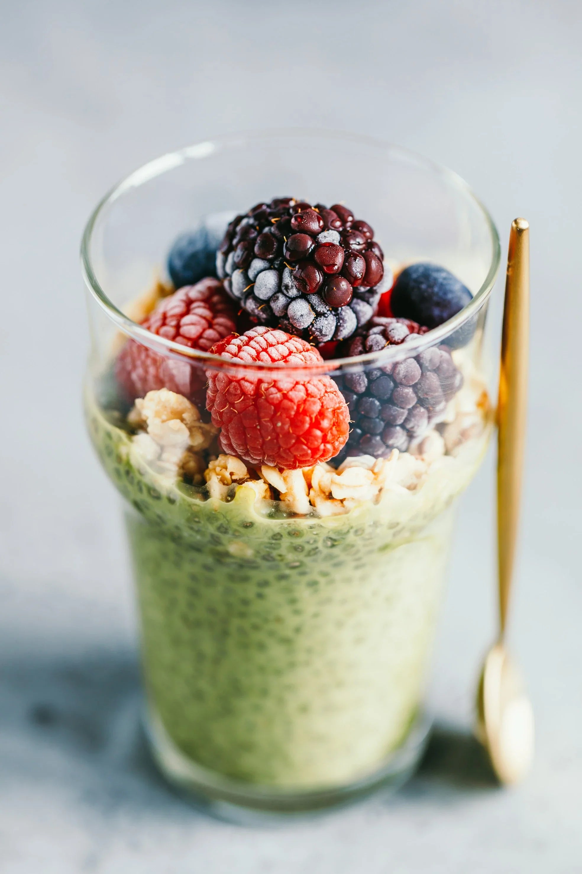 Lazy girl breakfast heaven: matcha overnight oats